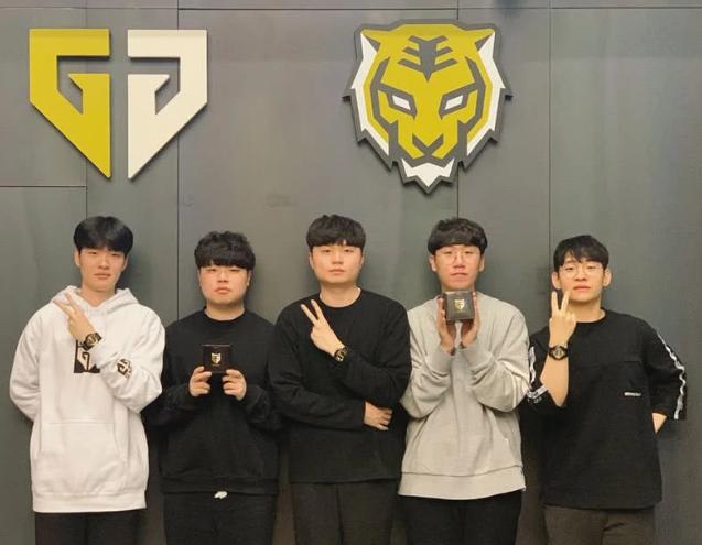 她跑得更远 她跑得更远